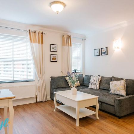 The Flat 2 By Sheryl - Stone Throw To Northampton Gen Hosp & Town Centre Apartment Bagian luar foto